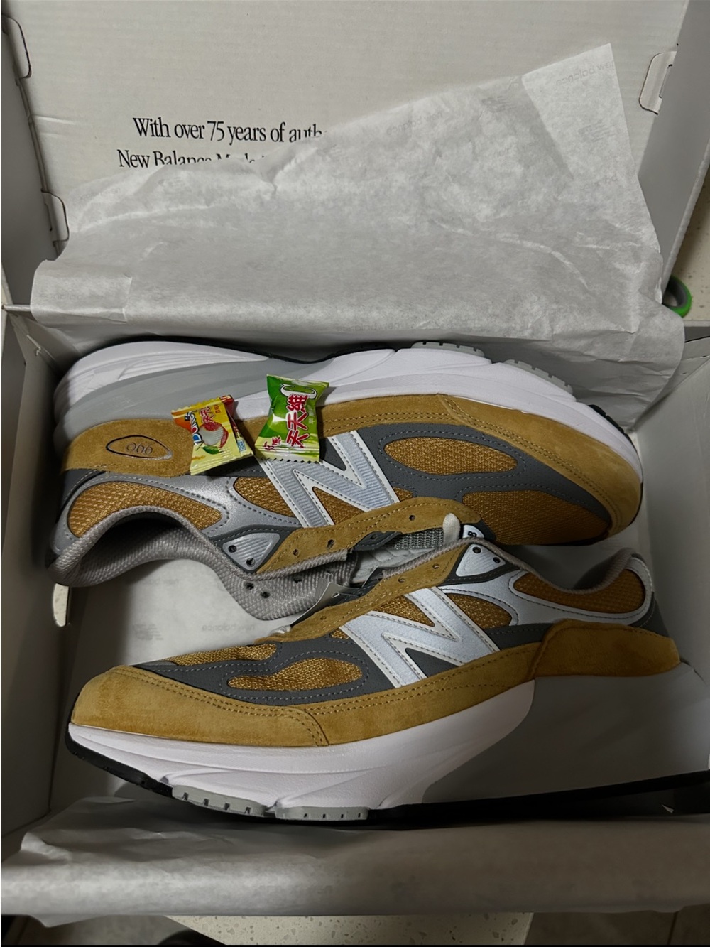 New Balance 990 v6 Mens size 9.5 US
Used but very good condition
